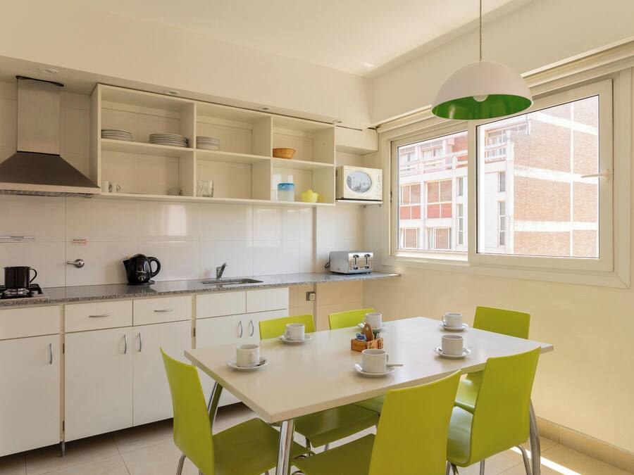 Duplex, 2 quartos | Cozinha privada | Frigobar, micro-ondas, cafeteira/chaleira, chapa