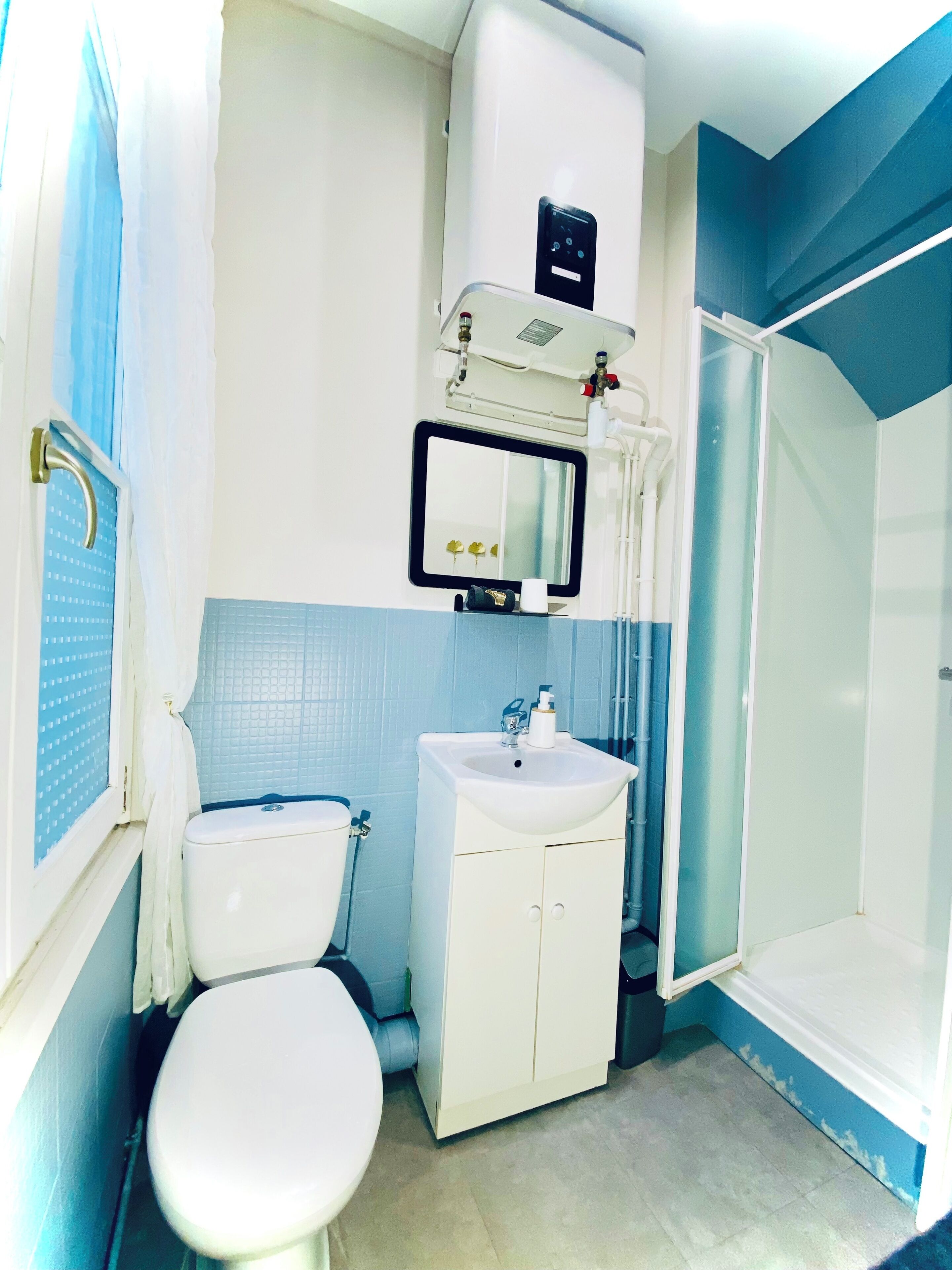 Dusche, Haartrockner, Handtücher, Seife