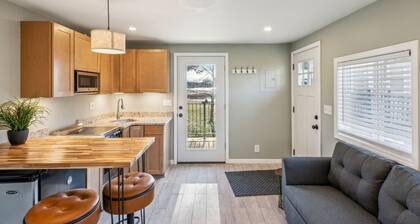 Cozy Lakefront Studio On Long Lake! Home by RedAwning