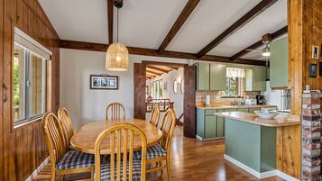 House, 4 Bedrooms | Tempat makan
