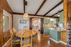 Maison, 4 chambres | Restauration