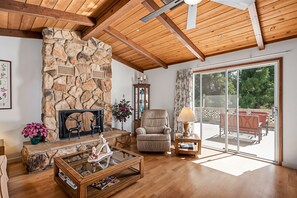 House, 4 Bedrooms | Living area | Smart TV, streaming services