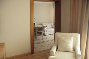 Deluxe Room, City View | 1 bedroom, free WiFi