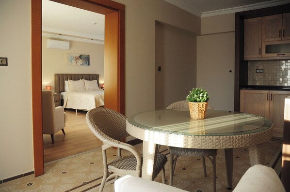 Deluxe Room, City View | 1 bedroom, free WiFi