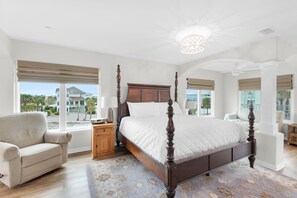 4 bedrooms, iron/ironing board, WiFi, bed sheets - ☀️Sea Forever-Walk2Beach-Stunning Home-5BR-Great Location☀️ (Pensacola Beach)