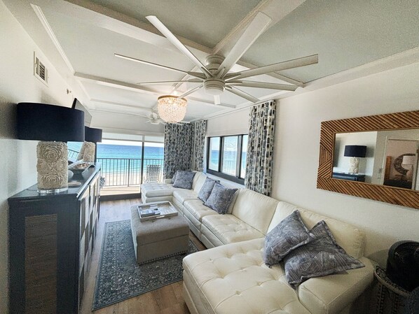 Smart TV - 🏝️Beachfront-Gulf View-Balcony-Pool-2BR Sundunes 144 (Navarre)