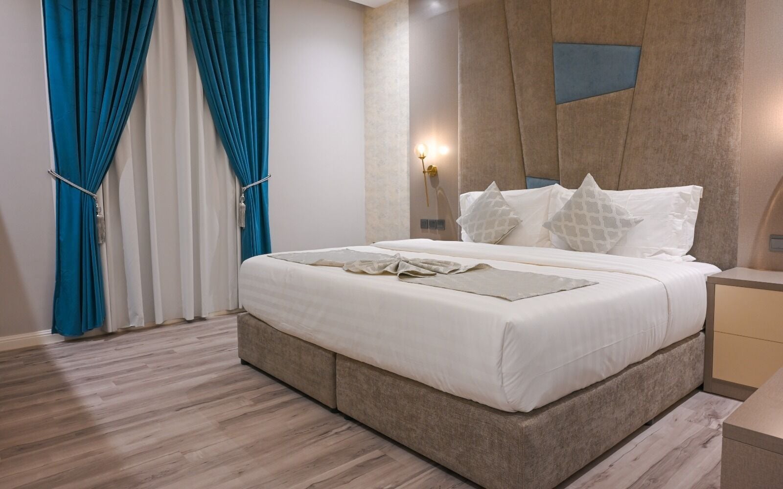 Caja de seguridad en la habitación y cortinas blackout 