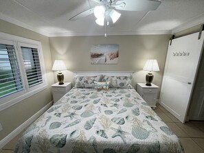 2 عدّة غرف نوم ومكواة/لوح كي وواي فاي مجانًا وملاءات أسرّة