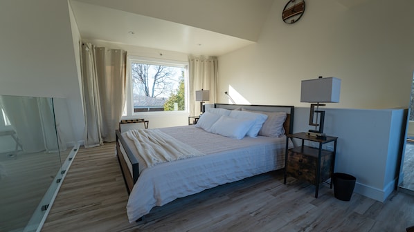 2 bedrooms, in-room safe, desk, iron/ironing board