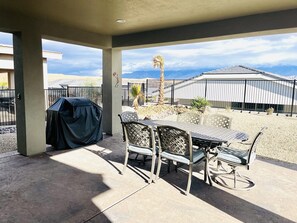 Outdoor dining - Cactus Crest Villa by Mesquite Vacation Rentals: Pet Friendly in Cambria with $510 in free daily activities (Mesquite)