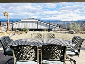Outdoor dining - Cactus Crest Villa by Mesquite Vacation Rentals: Pet Friendly in Cambria with $510 in free daily activities (Mesquite)