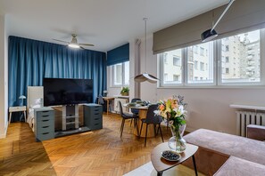 1 bedroom, desk, iron/ironing board, free WiFi - Apartament Wiejska I (Warsaw)