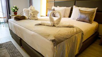 Peralatan tempat tidur premium, bar mini, peti besi dalam bilik