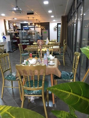 Petit déjeuner buffet compris tous les jours