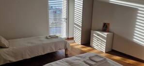 4 dormitorios, escritorio, tabla de planchar con plancha y wifi gratis