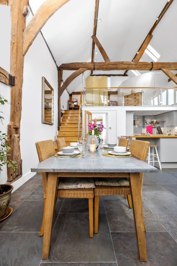 Luxury Loft | In-room dining - The Barn Stoaches Farm (Haywards Heath)