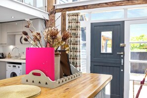 Luxury Loft | In-room dining - The Barn Stoaches Farm (Haywards Heath)