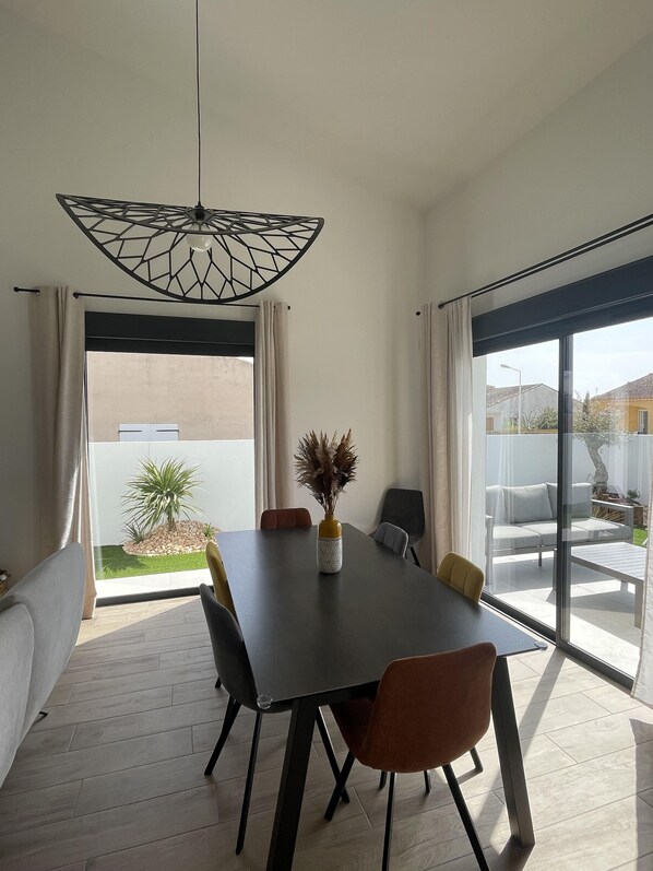 Dining - Maison / Villa Saisonnière 2 kms Plage (Vias)