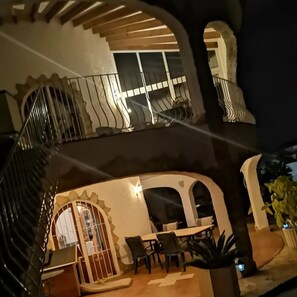 تناول الطعام بالخارج