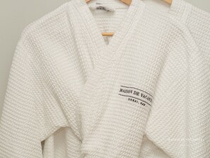 Apartment | Bathroom amenities | Shower, towels - Luxury Studio in The Palm Tower (Dubai)