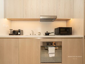 アパートメント | 専用キッチン | 冷蔵庫、電子レンジ、オーブン、電気ポット