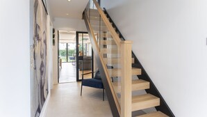 Interior - Elliot Oliver- Superior 6 Bedroom House With Hot Tub And Log Burner (Cheltenham)