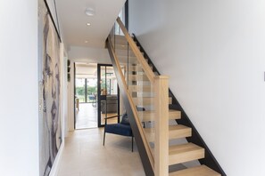 Interior - Elliot Oliver- Superior 6 Bedroom House With Hot Tub And Log Burner (Cheltenham)