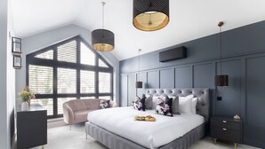 House | 6 bedrooms, laptop workspace, iron/ironing board, free WiFi - Elliot Oliver- Superior 6 Bedroom House With Hot Tub And Log Burner (Cheltenham)