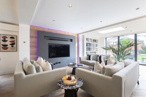House | Living area | 50-inch Smart TV with digital channels, Netflix, heated floors - Elliot Oliver- Superior 6 Bedroom House With Hot Tub And Log Burner (Cheltenham)