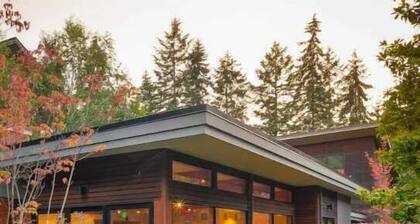 Tranquil Studio in Winslow-Studio Dogwood