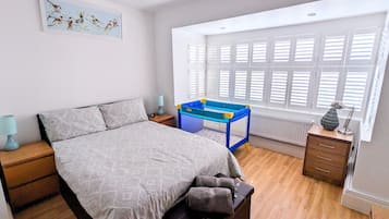 Apartment | 2 bedrooms, iron/ironing board, free WiFi, bed sheets