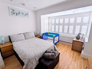 Apartment | 2 Schlafzimmer, Bügeleisen/Bügelbrett, kostenloses WLAN, Bettwäsche