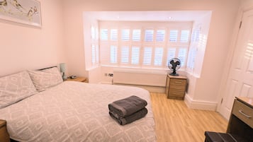 Apartment | 2 bedrooms, iron/ironing board, free WiFi, bed sheets