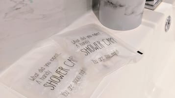 Apartment | Bathroom | Combined shower/tub, deep soaking tub, hair dryer, towels