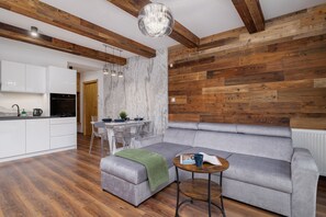 Apartment, 2 Bedrooms, Balcony, Mountainside | Living room | 50-inch flat-screen TV with cable channels