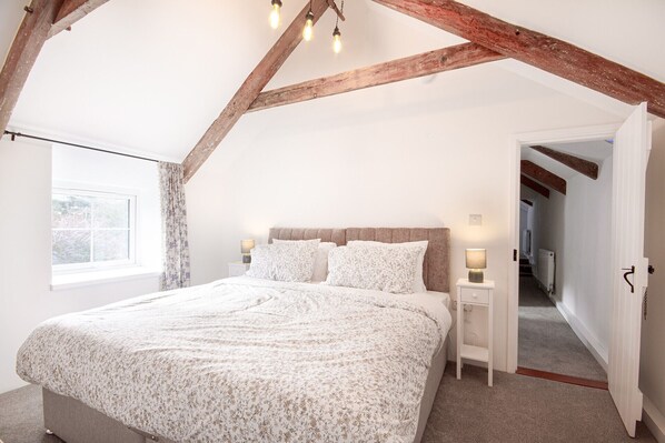 4 bedrooms, WiFi, bed sheets