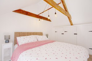 4 bedrooms, WiFi, bed sheets