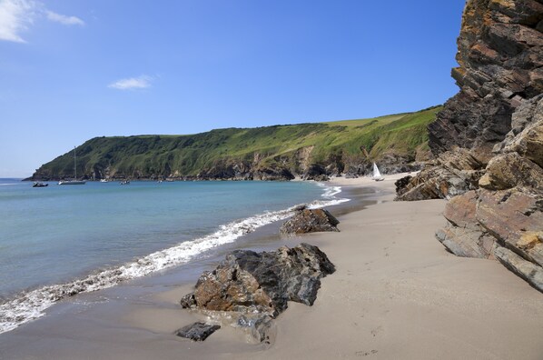 Beach - Trebarfoote, sea and river views across to Fowey (Polruan)