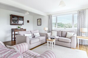 Smart TV, fireplace, DVD player - Trebarfoote, sea and river views across to Fowey (Polruan)