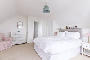 3 bedrooms, iron/ironing board, WiFi, bed sheets - Trebarfoote, sea and river views across to Fowey (Polruan)