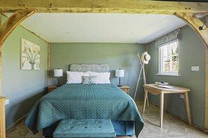 3 bedrooms, iron/ironing board, WiFi, bed sheets - The Coach House and Cabin, in the heart of St Tudy (Saint Tudy)