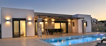 Sternes Tropicana Executive Villa with pool, Sitia