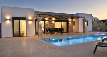 Sternes Tropicana Executive Villa with pool, Sitia