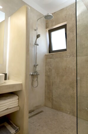 Shower, hair dryer, towels, soap - Sternes Tropicana Executive Villa with pool, Sitia (Sitia)