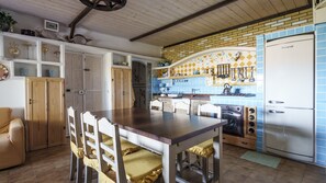 Dining - Armonia - Three Bedroom Apartment, Sleeps 8 (Tanaunella)