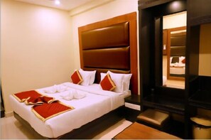 Standard-Doppelzimmer, Stadtblick | Kostenloses WLAN, Bettwäsche