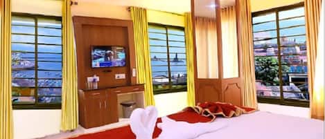 Classic Double Room, Sea View | WiFi (free), bed sheets