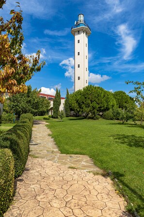 المنطقة المحيطة بالمنشأة