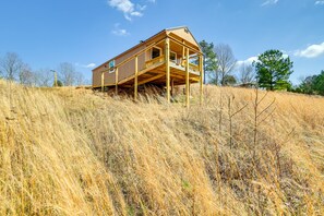 Interior - Cozy Decatur Cabin w/ Views ~ 1 Mi to Riverfront! (Decatur)