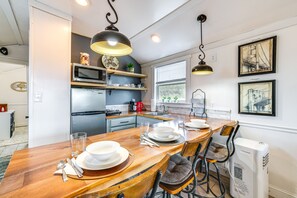 Interior - Cozy Decatur Cabin w/ Views ~ 1 Mi to Riverfront! (Decatur)